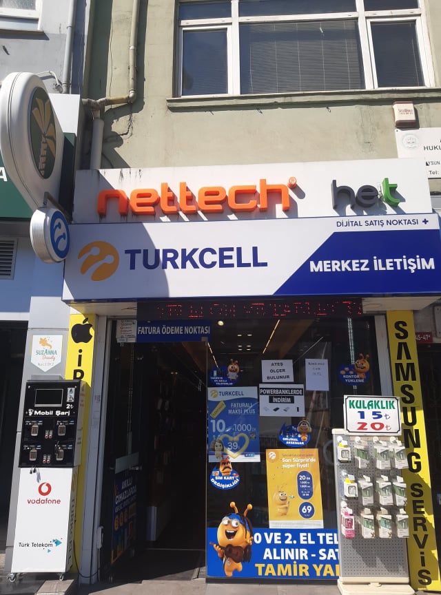 A photo of a Turkcell partner store.